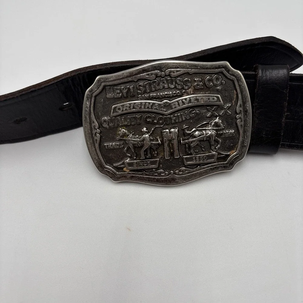 Levi's Strauss & Co Mens‎ Belt And Buckle Size XL 42in-44in Genuine Leather